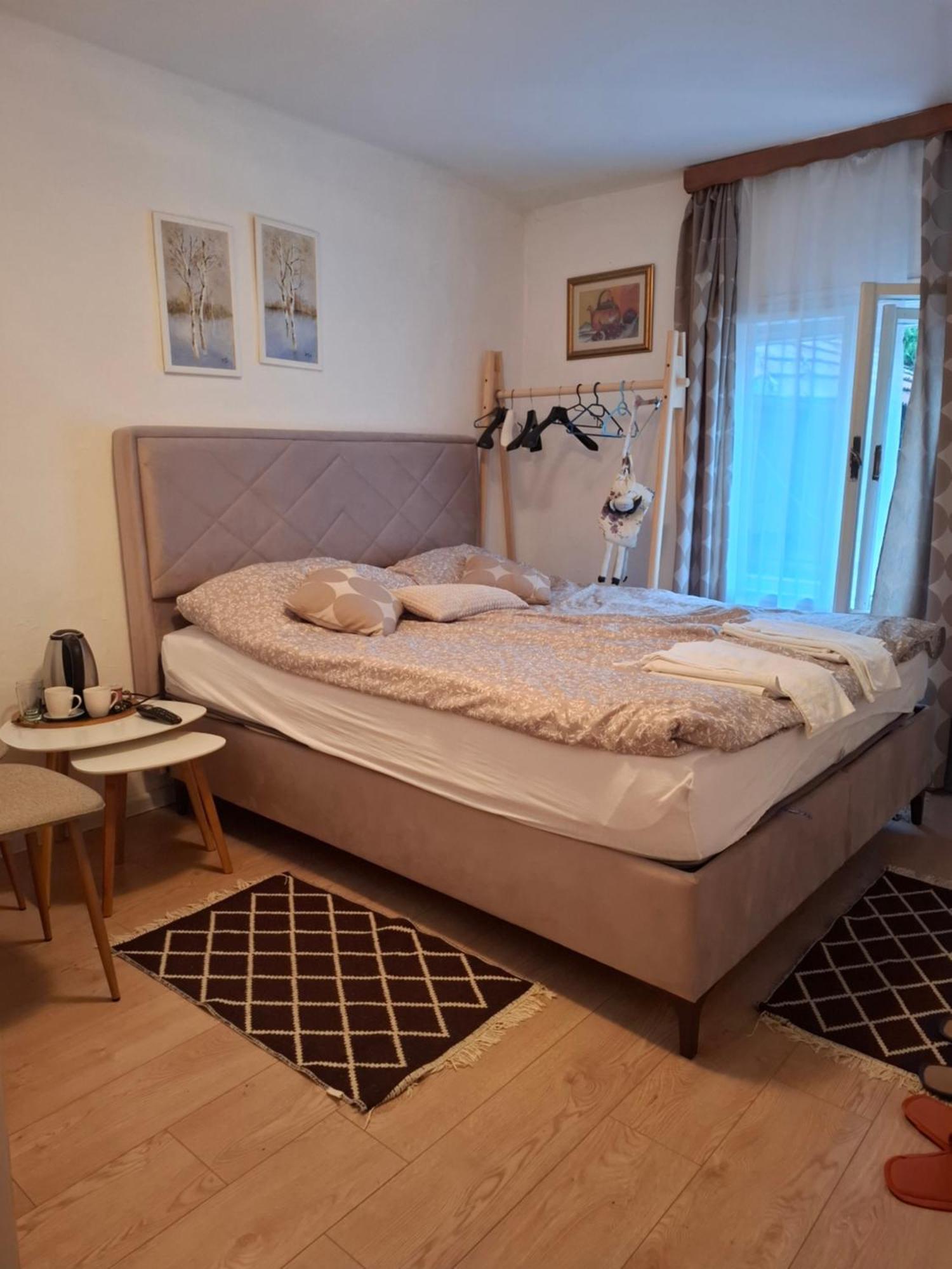 Guesthouse Unique Saraievo Quarto foto